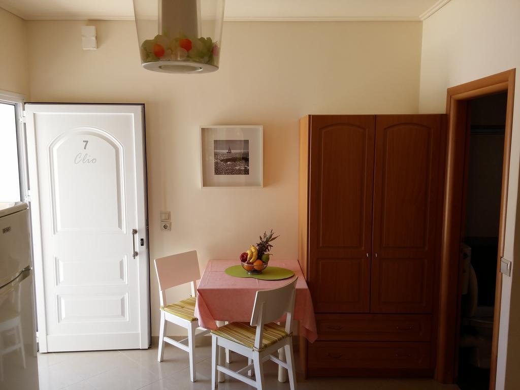 Villa Muses Poros Town Pokoj fotografie